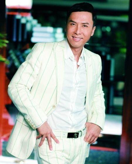 蔡六斤的扮演者——刘志荣,在95版的《精武门》里饰演的是帮派大佬