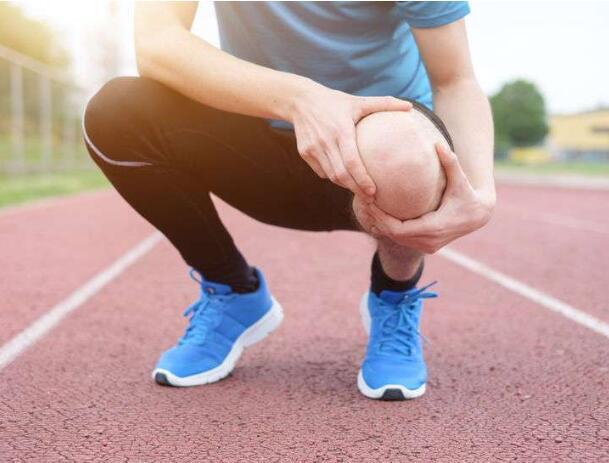 走路时,腿突然发软甚至跌倒,是什么情况?这5个因素,别大意|膝盖|行走|