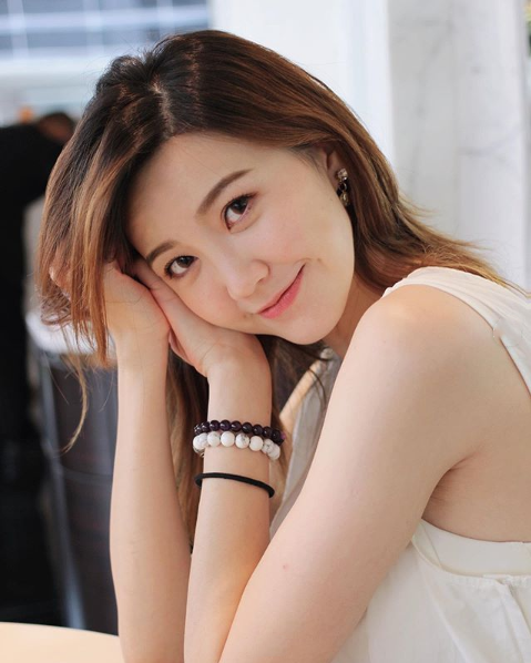 吴若希挺孕肚当街痛骂豪门夫曾因受冷落想离婚两人故事很狗血