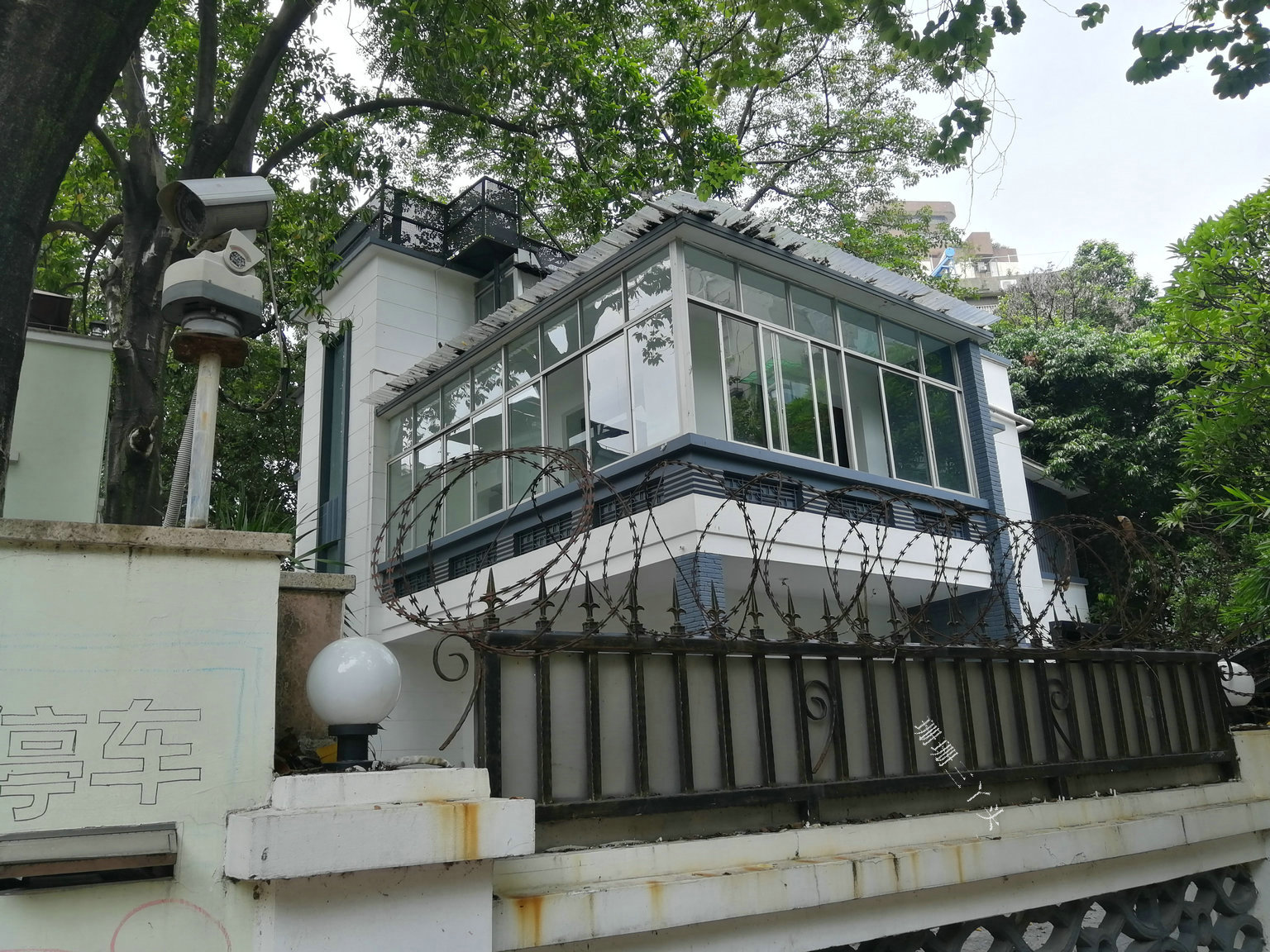 藏在广州闹市,有大片"别墅群",今成拍照圣地|牌坊|华侨|新村_新浪新闻