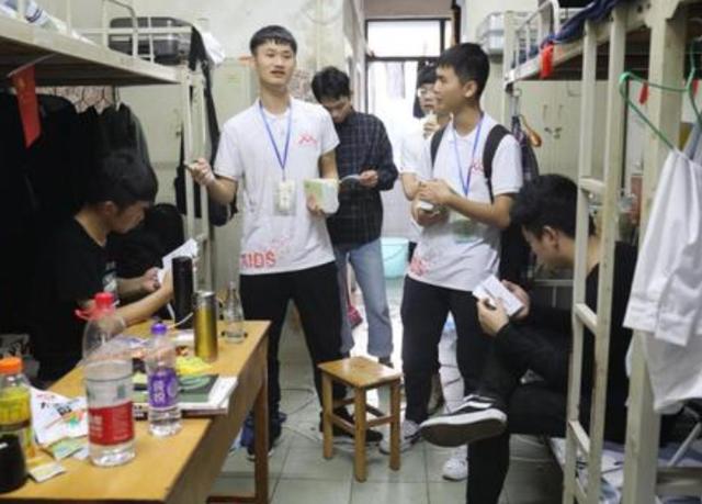 大学男生宿舍的关系真的有想象中那么好吗