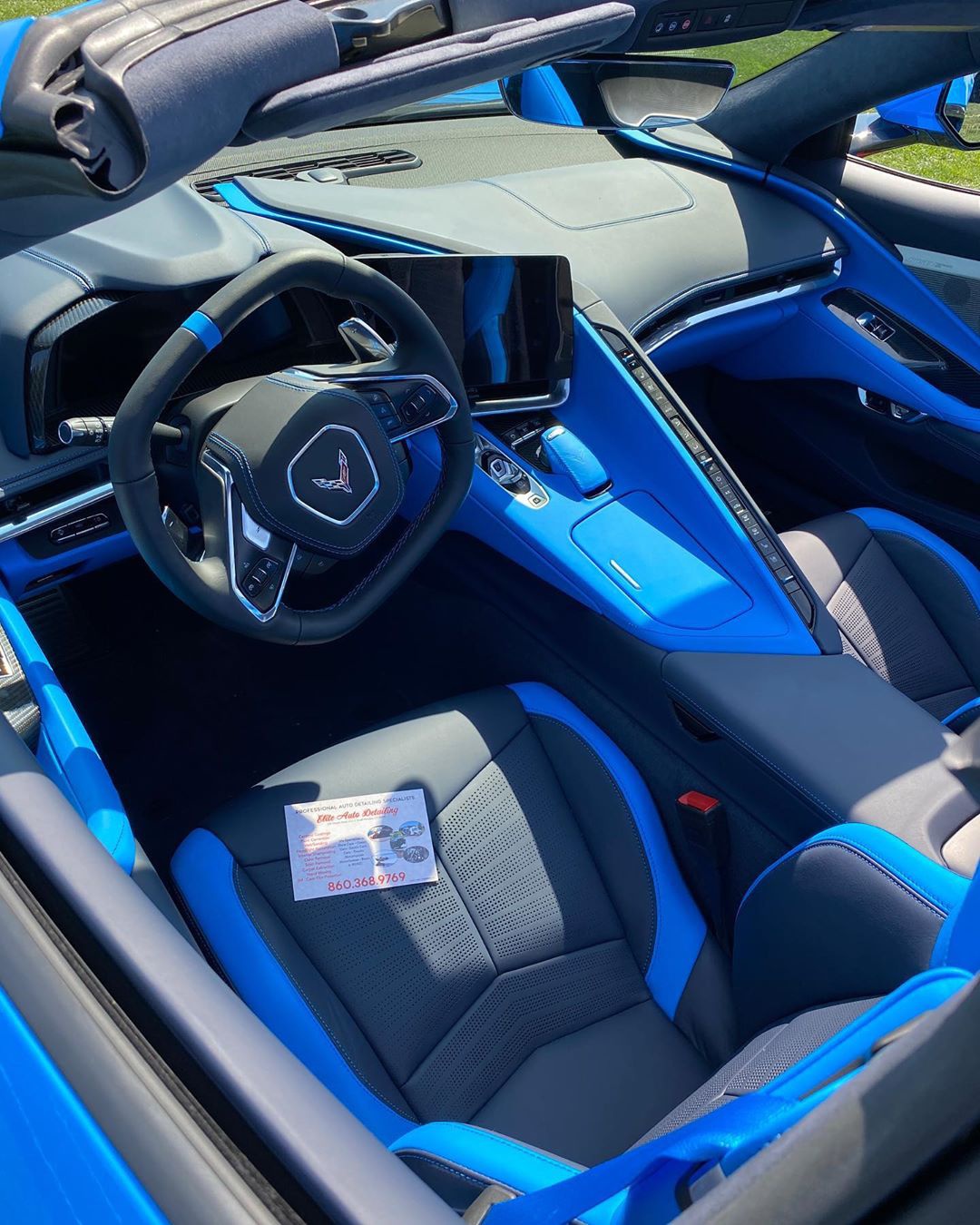 科尔维特c8敞篷版实车蓝色的设计