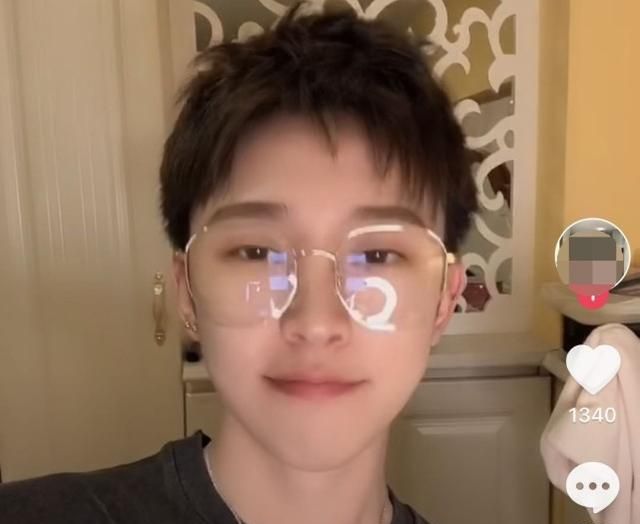 姜贞羽引用同性电影台词疑似向感情做告别同行男友正面照曝光