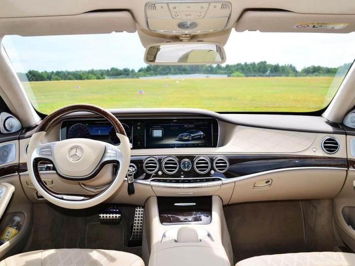 全新奔驰s级发布,宝马7系,奥迪a8三款内饰谁最好看?