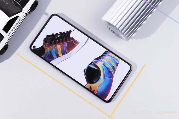 手机中的变色龙真我x7pro上手实拍2199元起值不值