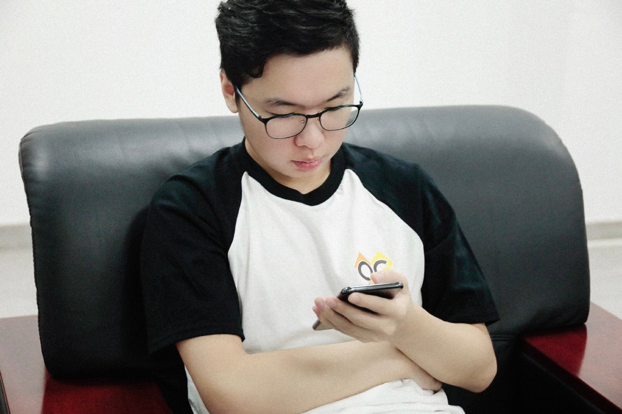 kpl第一辅助老阳转型,升职为kgl战队赛训总监,粉丝