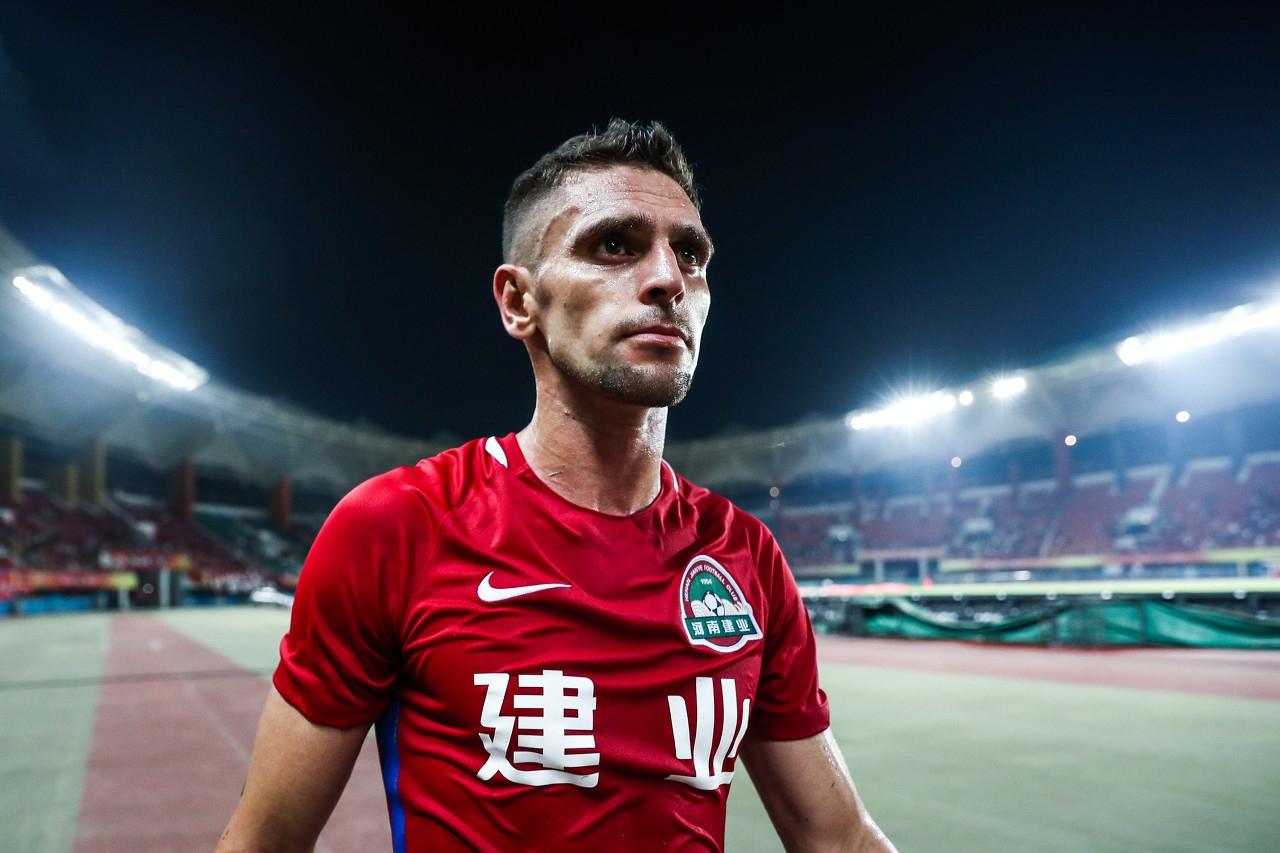 机会来了!河南建业核心伊沃无法出战,大连人要全力拿下两连胜