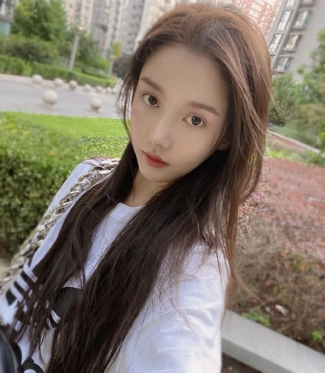 姜贞羽引用同性电影台词疑似向感情做告别同行男友正面照曝光