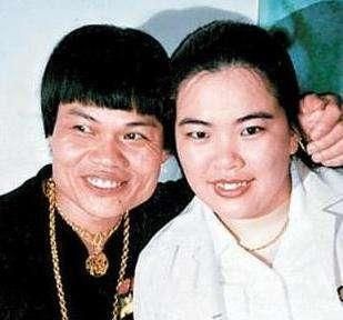 周星驰的黄金配角,也是香港最丑的明星,八两金的欢喜人生|叶竞生