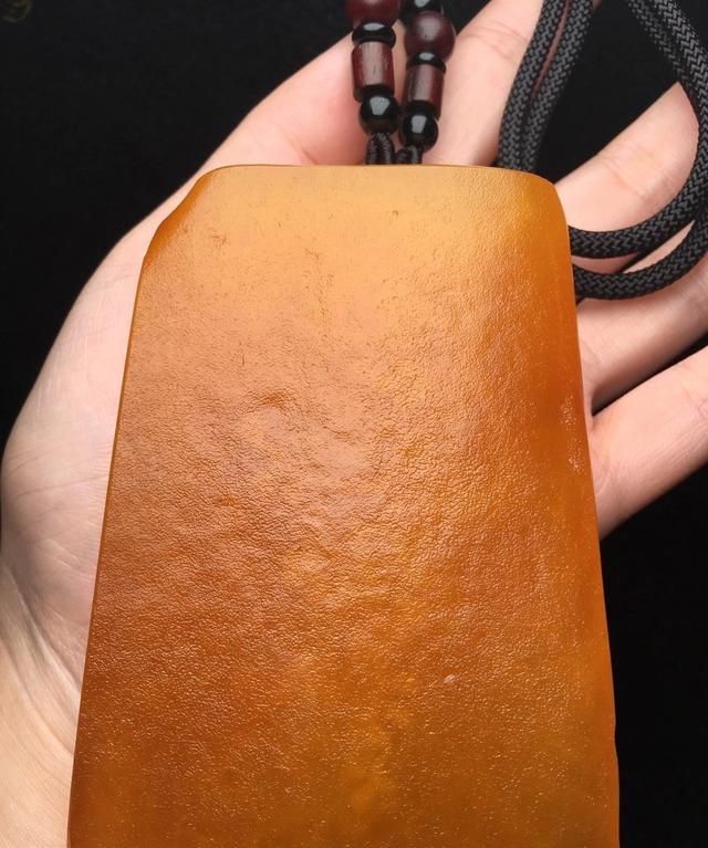 蜜蜡的全皮原来这么美,沧桑是被岁月吻过的痕迹,找个懂的人来看