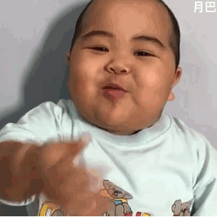 4岁男孩靠脸圈粉300万网友直呼儿子太可爱了
