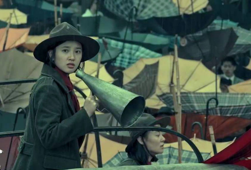 《八佰》票房破20亿!唐艺昕最该感谢的就是吴谨言