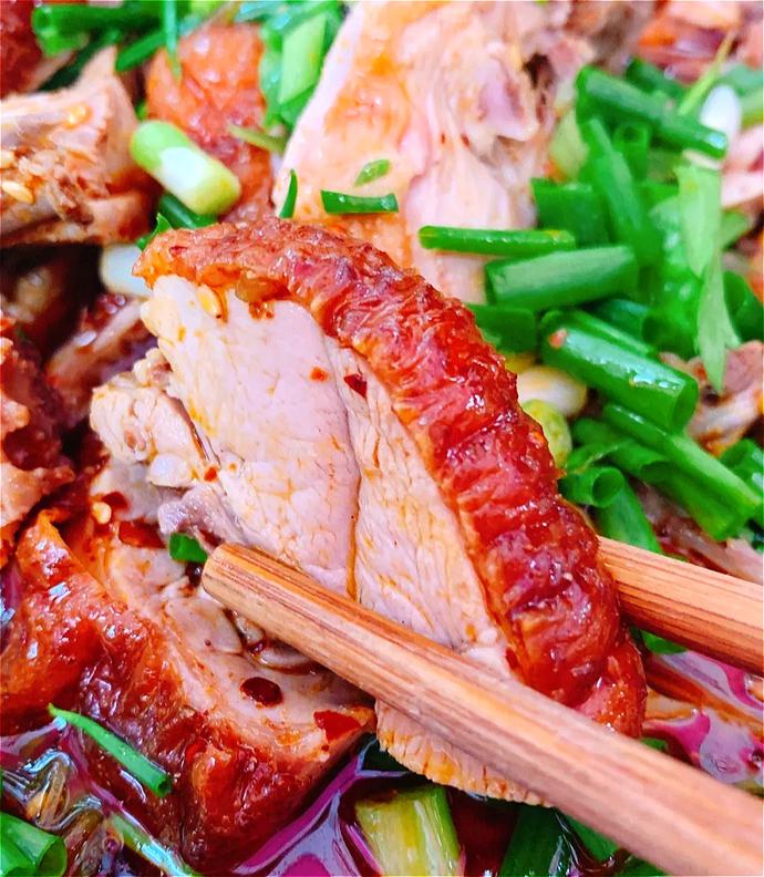 成都某著名的"冒烤鸭",每天卖出几百只!味道巴适,价格实惠!