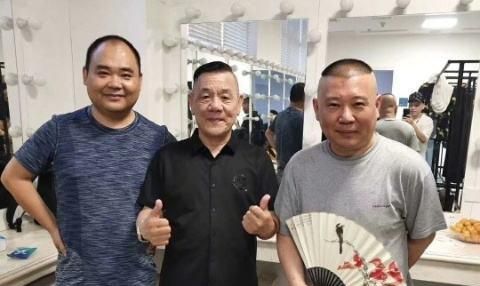 退出青曲社的郑宏伟,高调为德云社开箱点赞,这是要合作的节奏吗