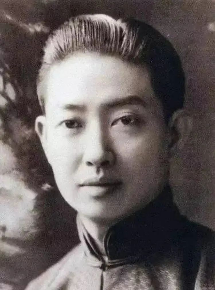 梅兰芳和杜月笙,谁才是孟小冬的最爱?答案在她晚年卧室的照片里