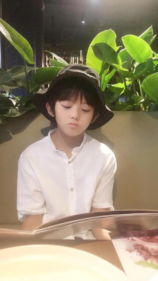 有一种"整容"叫阿离长大了,帅得像初恋,难怪杨幂赵又廷很宠他|张艺瀚