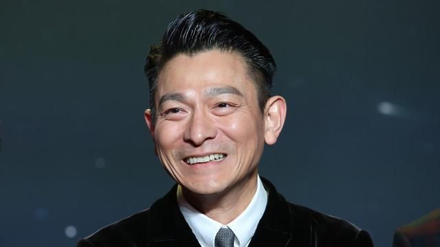 刘德华:凌晨3点做早餐,5点送孩子上学,没想到你是这样的爸爸休闲区蓝鸢梦想 - Www.slyday.coM 刘德华:凌晨3点做早餐,5点送孩子上学,没想到你是这样的爸爸休闲区蓝鸢梦想 - Www.slyday.coM