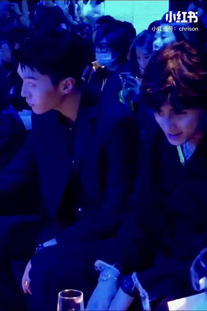 范丞丞吴磊同框,两人现身活动现场,光影下这氛围感绝了