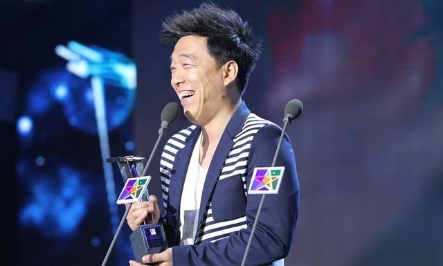 黄渤当年去颁奖典礼领奖开着自己的小赛欧,结果保安说啥也不让进