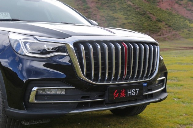 红旗hs7 45td车型在外观造型上与早前的50td车型并没有明显的不同