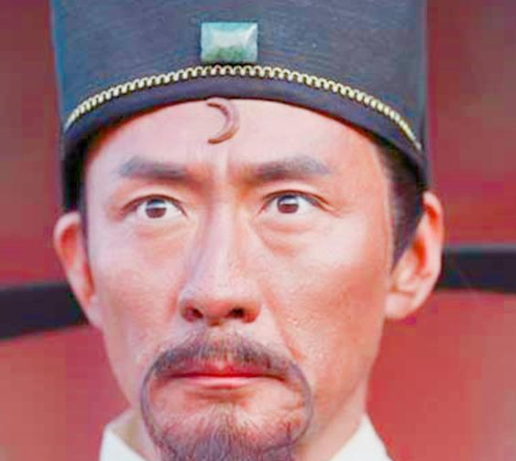 李元芳扮演者张子健晒出与恩师的合照才51岁就已经白了双鬓