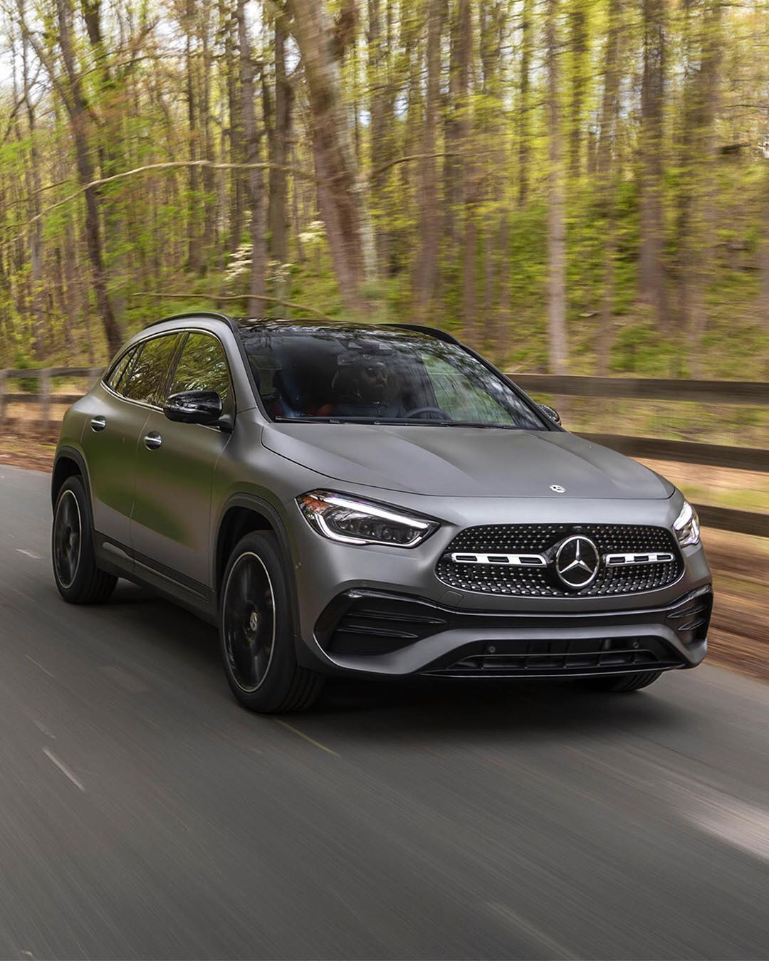 全新奔驰gla级实车 哑光黑的设计