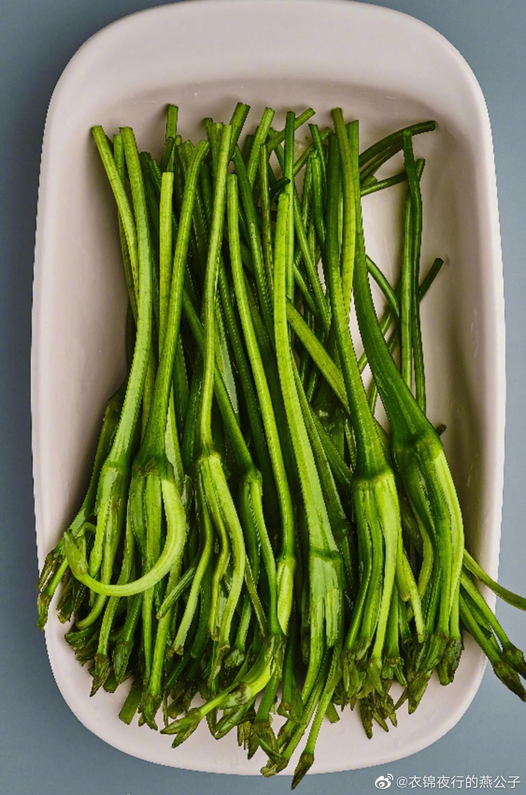 我今天吃了个洱海海菜. 太神奇了,没有任何味道!