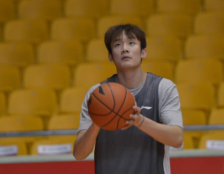 刘冠岑,焦海龙,李泓翰以及激活了优先续约权的双外援哈德森和哈里斯