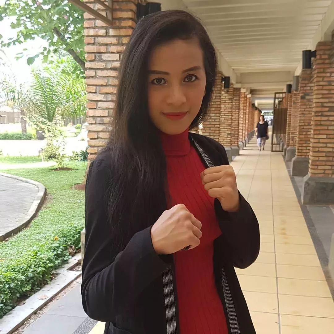 印尼美女格斗家颜值不逊色杨幂,她瞬间走红网络真正原因是什么?