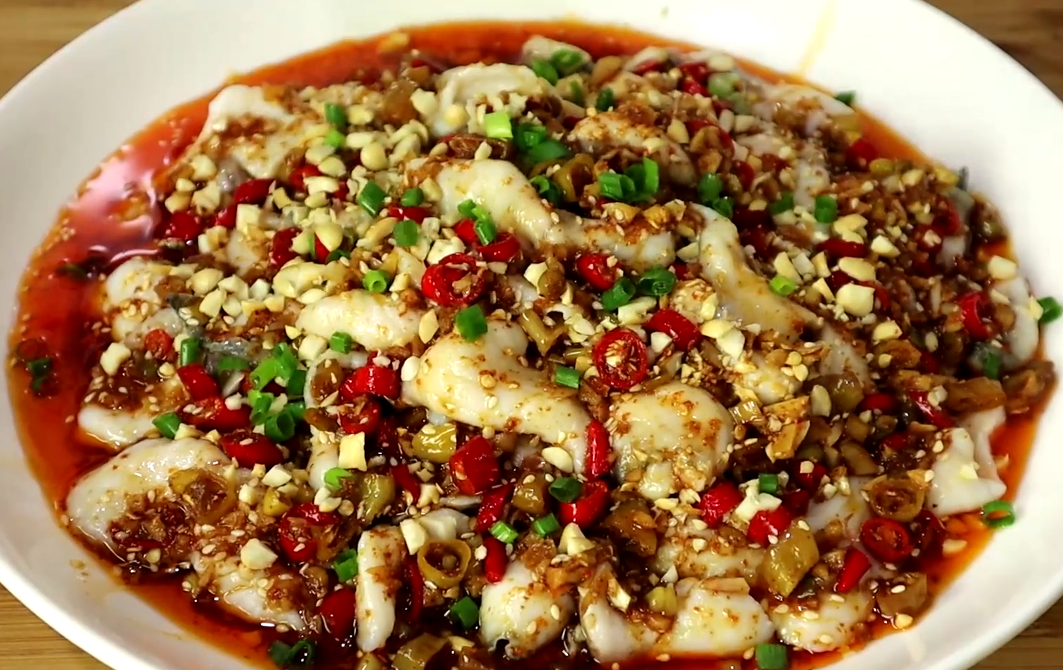 草鱼最过瘾的做法,比酸菜鱼水煮鱼还好吃,开胃解馋,上桌就扫光