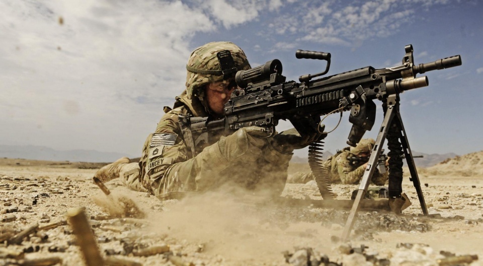 最后来看看美国步兵班通常会采用的作战方法,在战争中,除了素质出色的