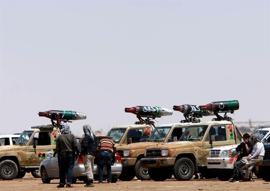 穷国用皮卡当王牌利器,以色列研发自动机枪台,使皮卡战斗力大增|乍得