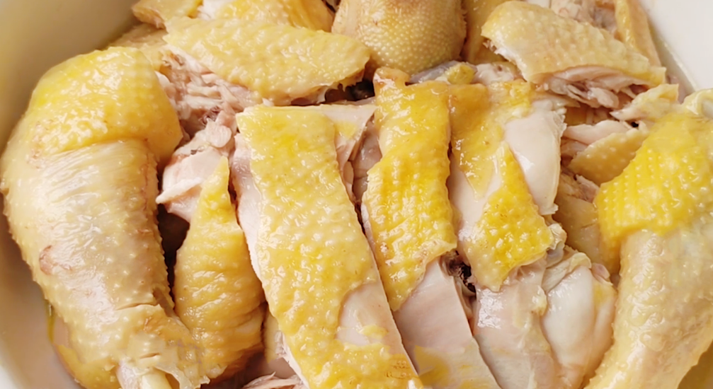 盐水鸡好吃自己做,只要简单2步就出锅,咸香肉嫩,吃得满嘴留香