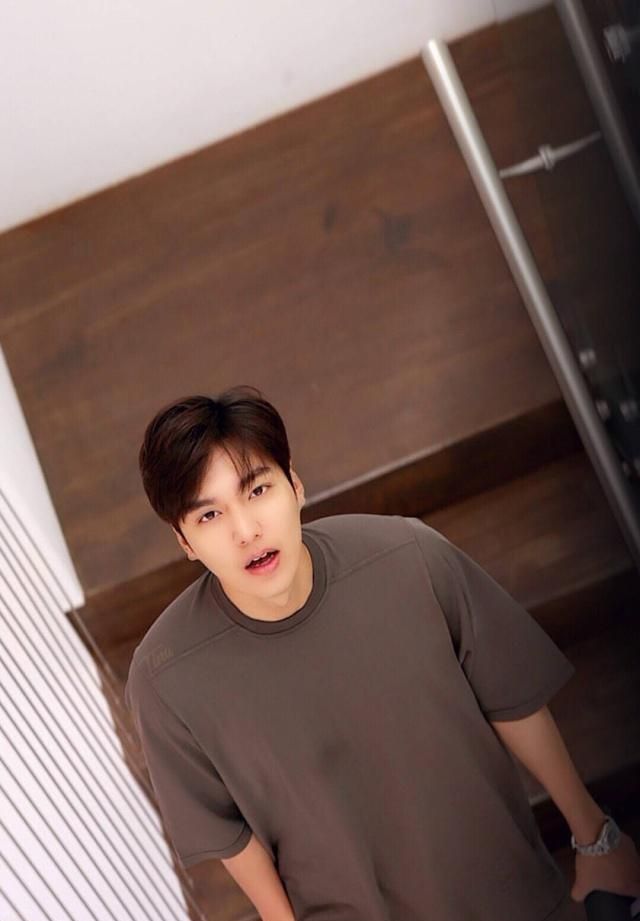 韩剧扛把子李敏镐接受新剧本你学会发九宫格了吗