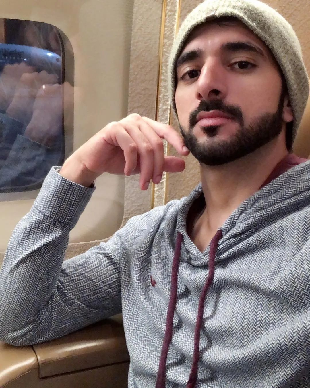 把奔驰让给小鸟筑巢,这位有颜多金的迪拜王子,看得让人犯花痴,可结局