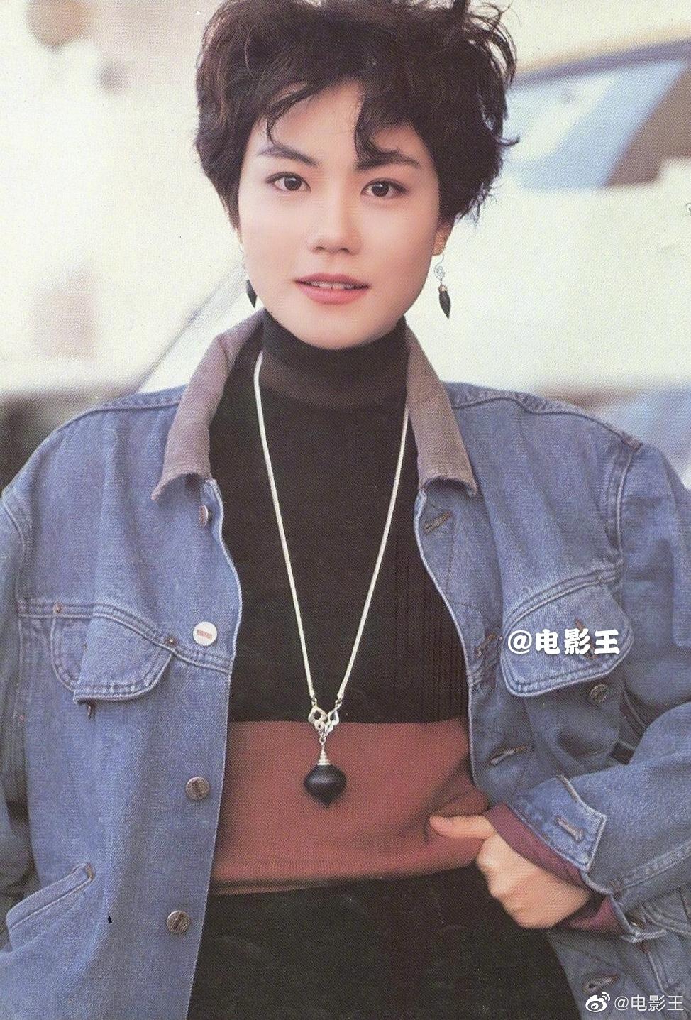 20岁的王菲,小编大爱她的身形,忍不住要建议她间中客串模特