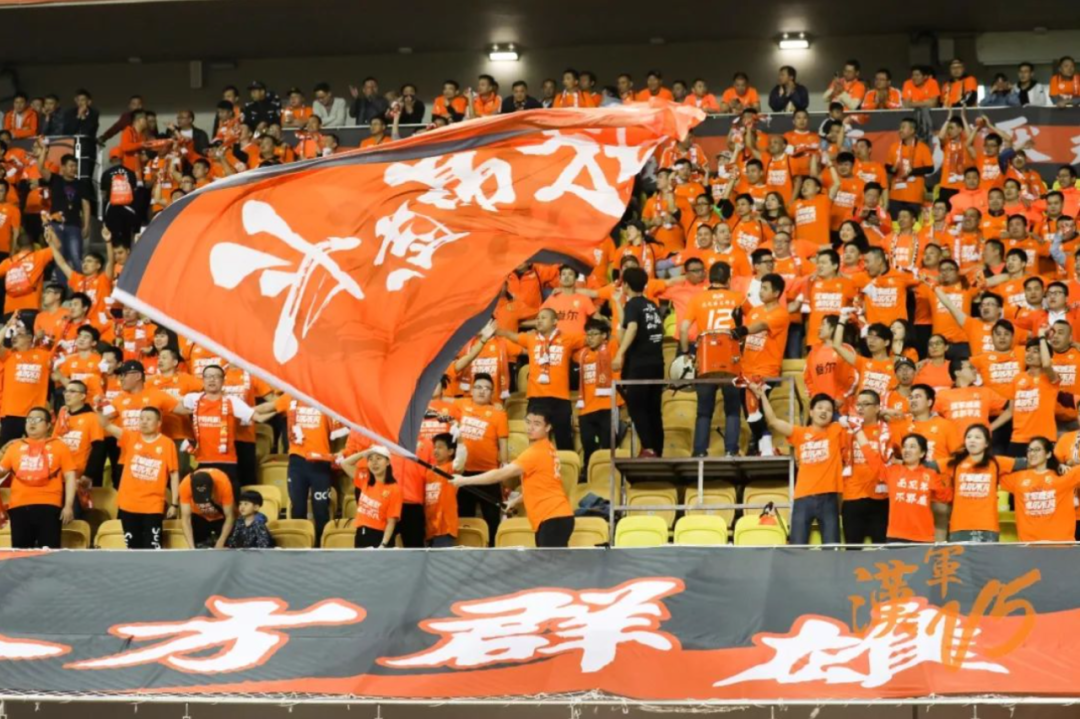 久违,这抹橙!武汉卓尔"家书"致球迷