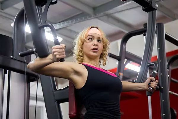 胸肌经典训练,5个黄金动作,助你打造完美胸型,虐出结实胸大肌