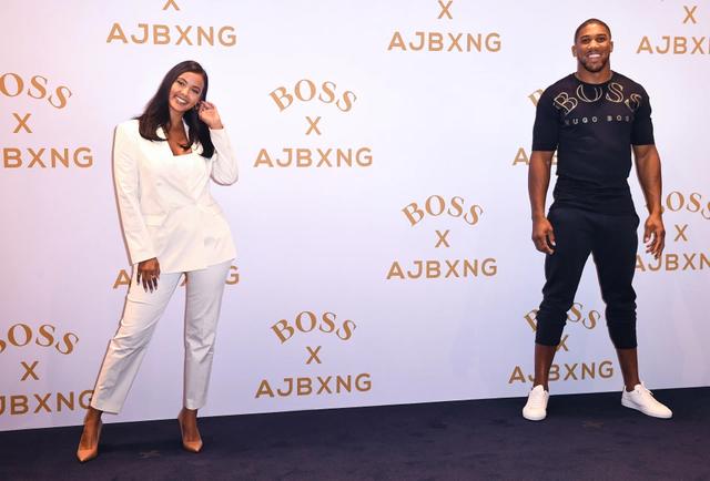 约书亚携绯闻女友为服装品牌代言,讥讽富里:他奇装异服品位极差|约书