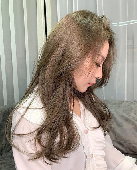 2020年时尚流行的发色,这样染,冷金亚麻色显白又减龄|亚麻色|色度