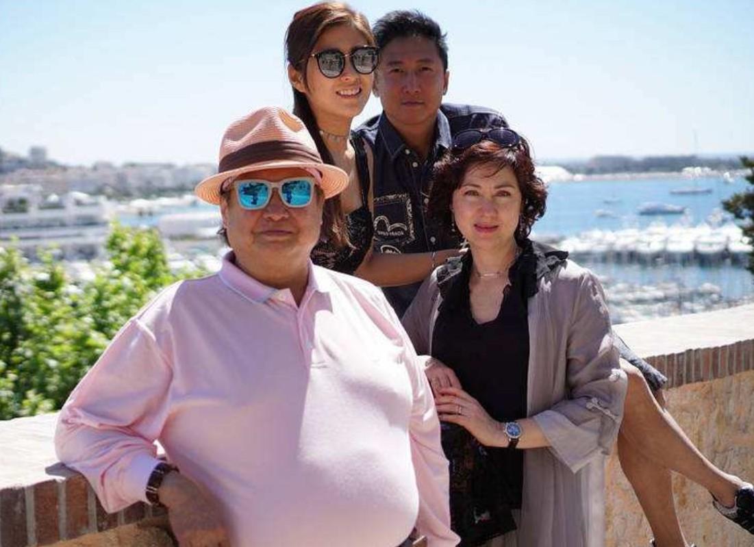 洪金宝前妻为孙子庆生,独居29年不婚,颜值不输高丽虹
