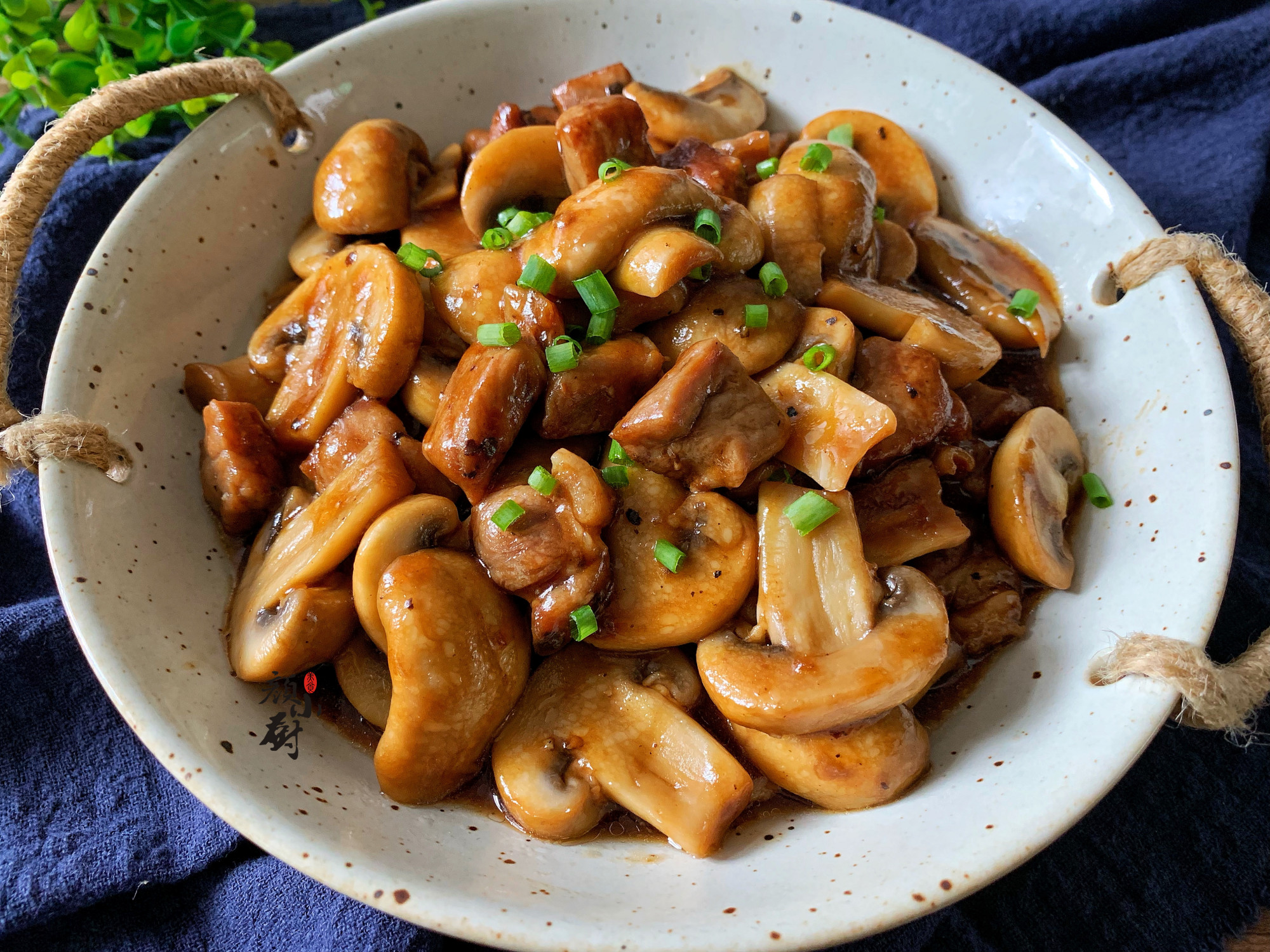 秋天了,有条件多吃这肉,肉质鲜嫩又美味,增强体质身体棒|鲜嫩|口蘑|口