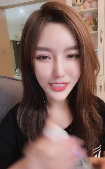 抖音夏了个天呐直播直言财迷的幸福很容易满足