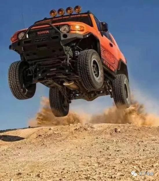 天下车库名车解读一文看懂经典越野fj酷路泽改装黑武士版