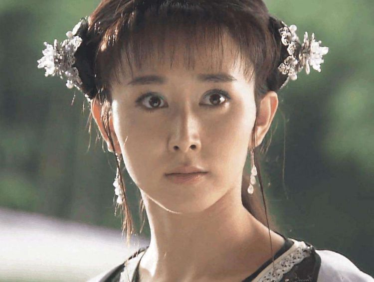 胡静:年轻时比章子怡还漂亮,嫁入豪门依旧独立自主