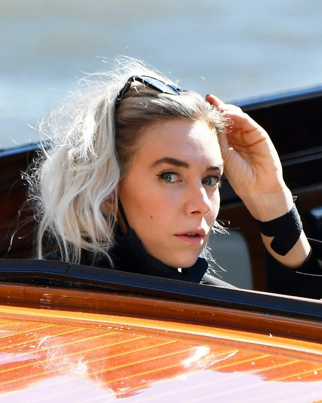 32岁白寡妇凡妮莎柯比现身电影节漂亮又能打气质超出众