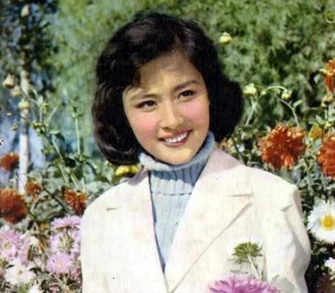 赵娜为爱忍痛息影后无奈转行卖啤酒为生今64岁过成这样