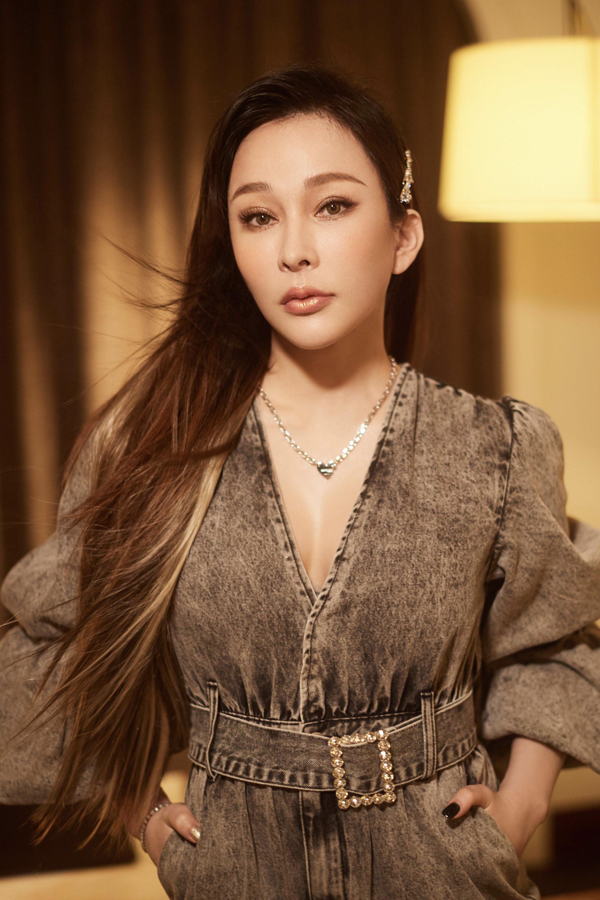 41岁温岚近照曝光,厚嘴唇尖下巴脸僵,网友喊话让医院赔钱|温岚_新浪新