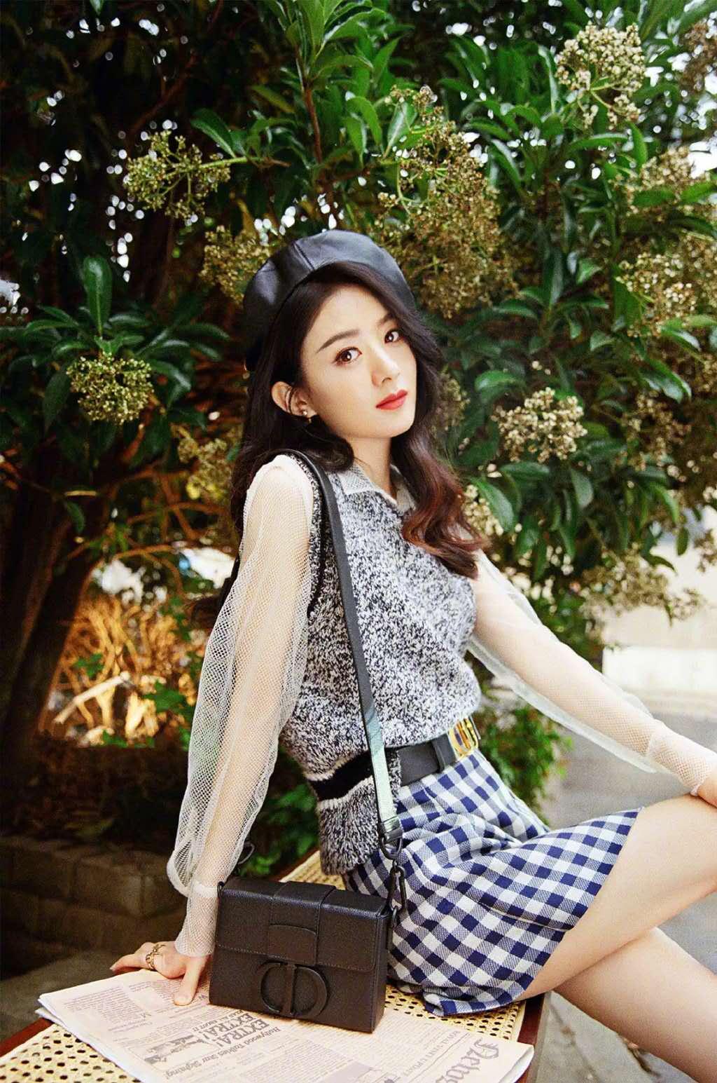 赵丽颖秋游穿搭堪称时尚教科书不学着穿都对不起自己真美