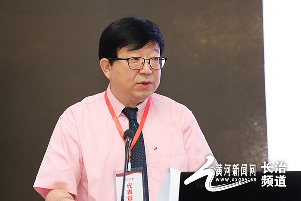 图为:山西省肿瘤医院泌尿外科主任陈惠庆讲话图为